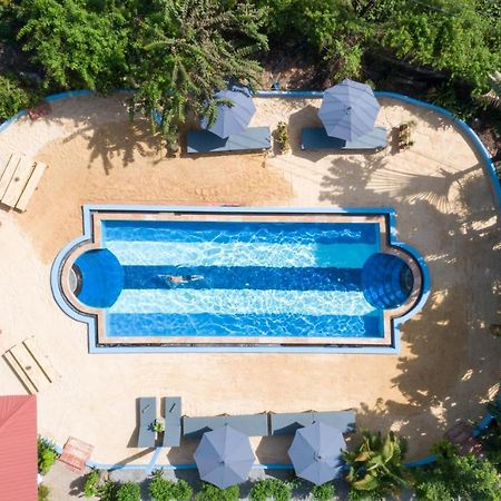 Barefoot Backpacker Resort Siem Reap Exterior photo