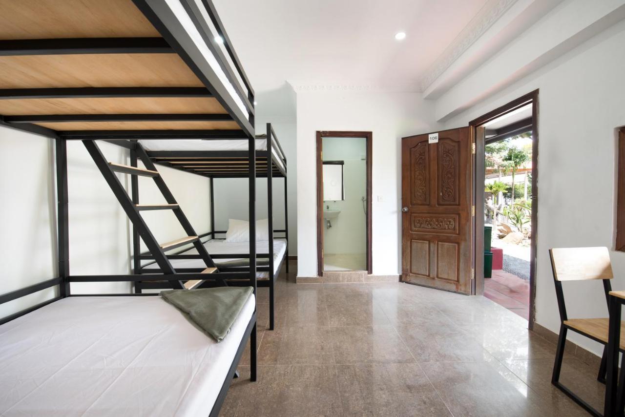 Barefoot Backpacker Resort Siem Reap Exterior photo