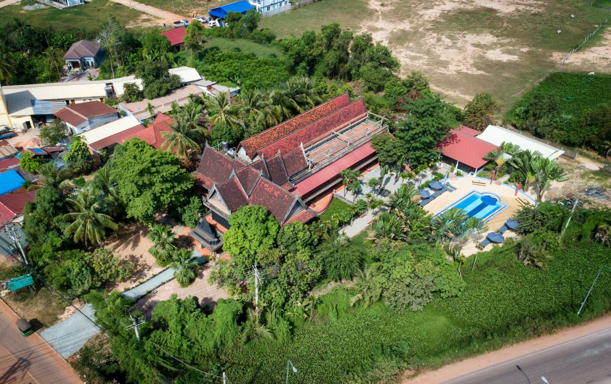 Barefoot Backpacker Resort Siem Reap Exterior photo